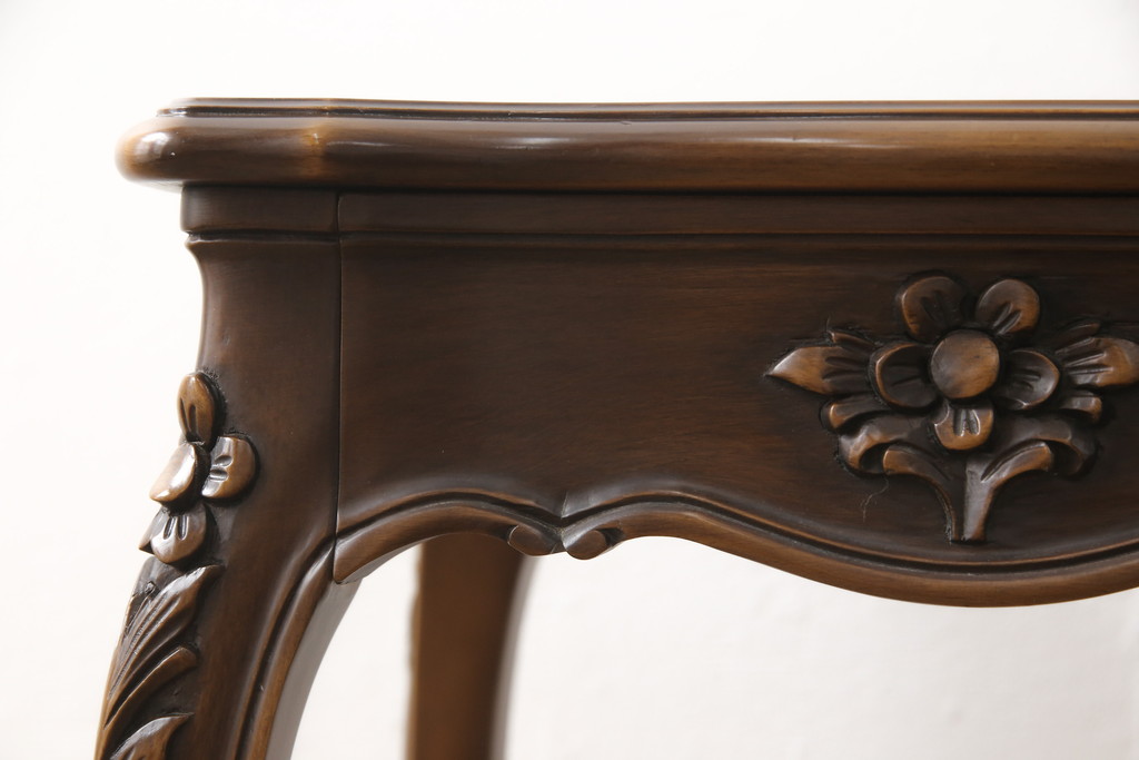 中古　カリモク家具(karimoku)　domani(ドマーニ)　Louis(ルイ)XVシリーズ　優雅なレリーフが上品なサイドテーブル(コーヒーテーブル、飾り台、花台)(R-053975)