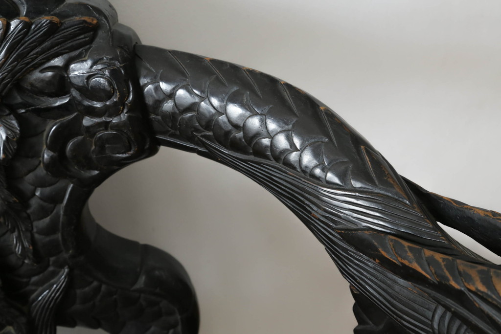 アジアンビンテージ　大迫力!!　龍と鳳凰の彫刻が目を惹く存在感抜群のアームチェア(一人掛け、ダイニングチェア、椅子、イス、板座チェア、ヴィンテージ)(R-075344)
