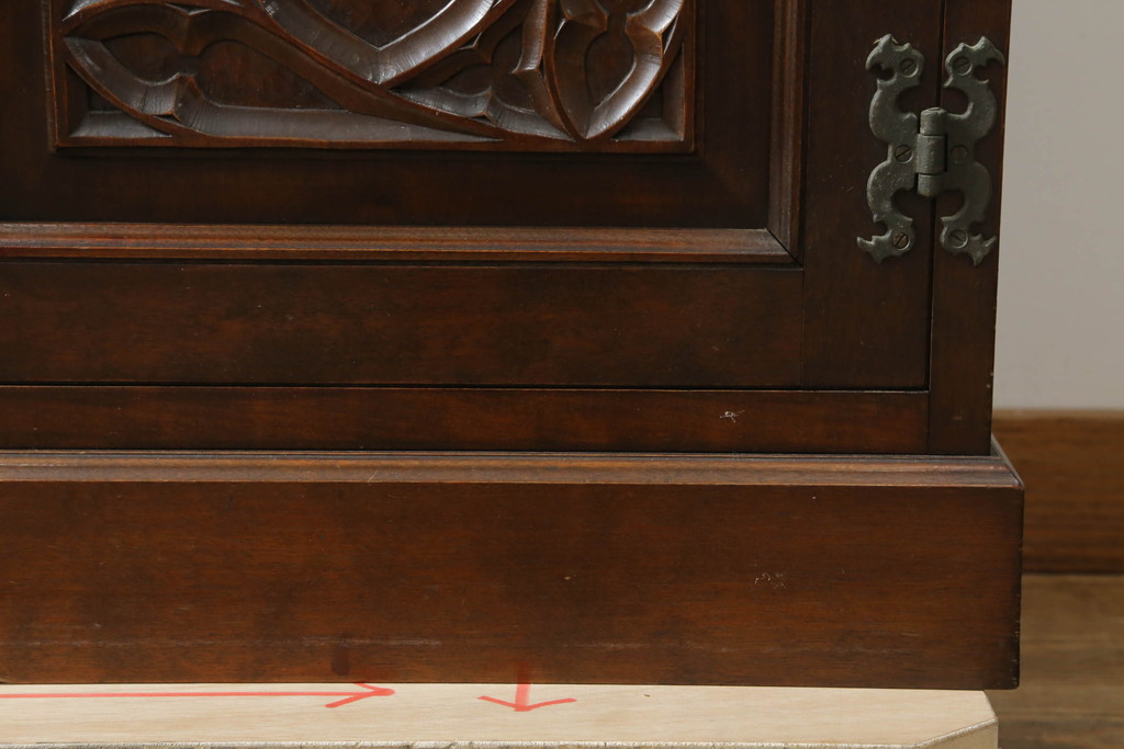和製ビンテージ　高級品!!　神戸洋家具　桜材　美しい彫刻のライティングビューロー(ワークデスク、簿記机、収納棚、戸棚、在宅用、在宅ワーク用、ヴィンテージ)(R-075346)