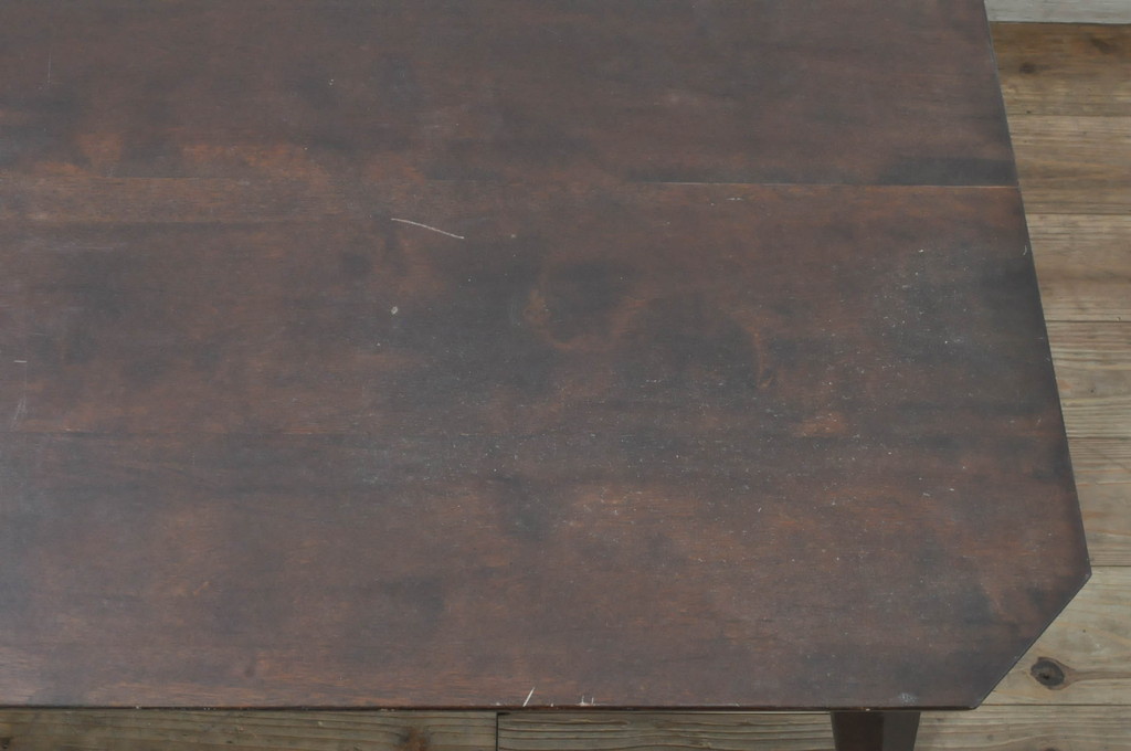 中古　松本民芸家具　斜めにすっと伸びた脚がスタイリッシュで印象的な#67型座卓I(ローテーブル、センターテーブル)(定価約20万円)R-073871)