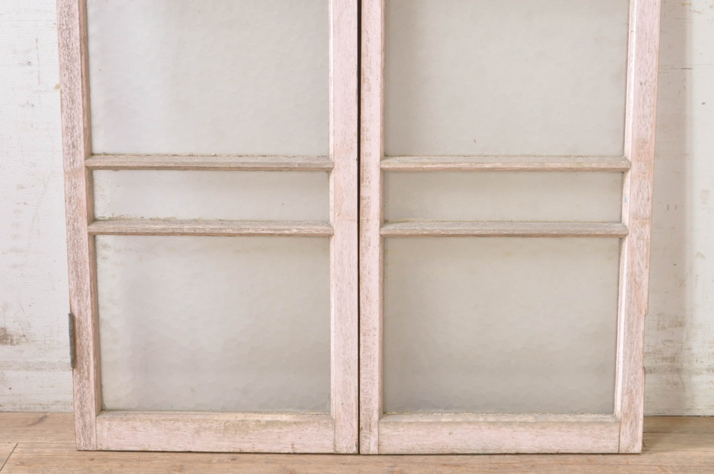 アンティーク建具　ペイント仕上げ限定　レトロな空間づくりにおすすめの両開き窓1対2枚セット(ガラス窓、ガラス戸、ガラス扉)(R-073463)