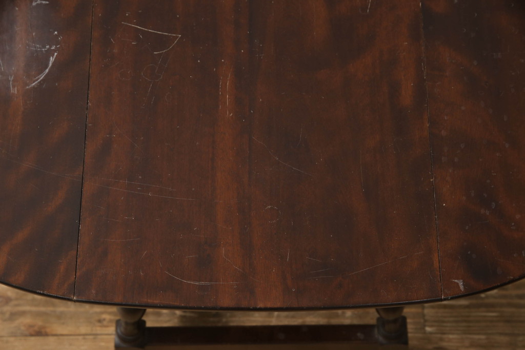 中古　松本民芸家具　凝った脚のデザインが魅力の#83型バタフライテーブル(エクステンションテーブル、ダイニングテーブル、2人掛け、二人掛け、ドロップリーフテーブル、オーバル型)(定価約15万円)(R-067010)