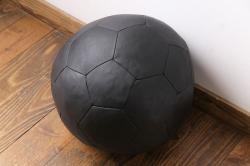 【買取】de Sede(デセデ)　サッカーボール型　本革製ボールクッションを買取りました。