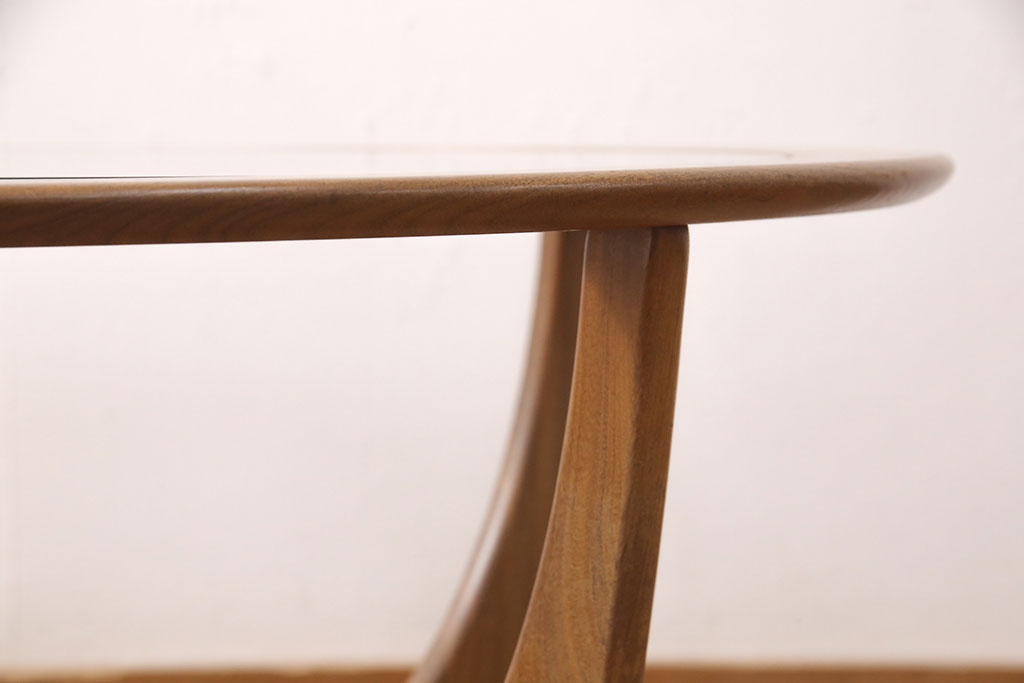 ヴィンテージ　G-PLAN(ジープラン)　北欧家具　脚のデザインがおしゃれ!空間のアクセントになるガラストップラウンドテーブル(センターテーブル、コーヒーテーブル、サイドテーブル、ビンテージ)(R-051257)