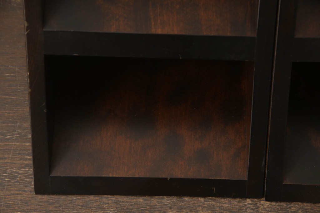 和製ビンテージ　希少な絶版品!!　北海道民芸家具　シックな色合いで落ち着いた空間を演出するHM901 本立てとブックエンドのセット(ブックスタンド、花台、ディスプレイ台、ペン立て、小物収納、卓上収納、飾り棚、ヴィンテージ)(R-064541)