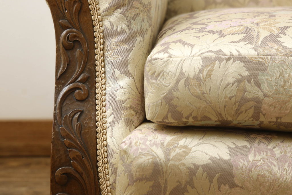 イギリスアンティーク　オーク材　丸みのあるデザインが柔らかい雰囲気を醸し出す3人掛けソファ(三人掛けソファ、アームソファ、3P)(R-061307)