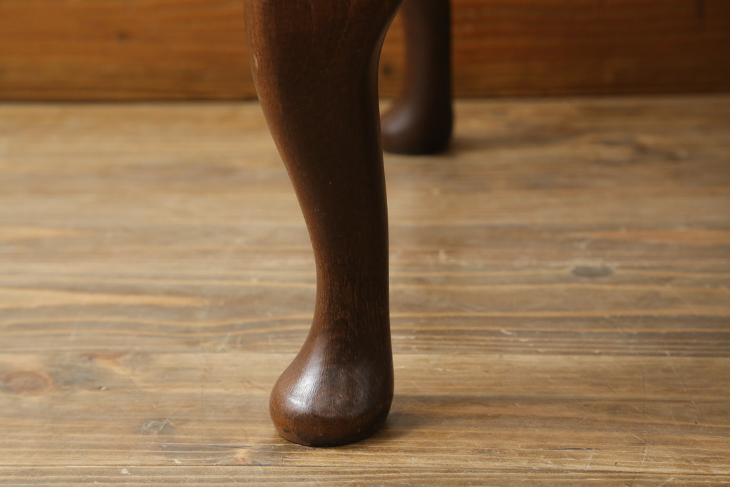 イギリスビンテージ　本革　レザーの風合いと猫脚が上品なチェスターフィールドオットマン(フットスツール、椅子、イス、1人掛け、1P、チェア、ヴィンテージ、英国)(R-065599)