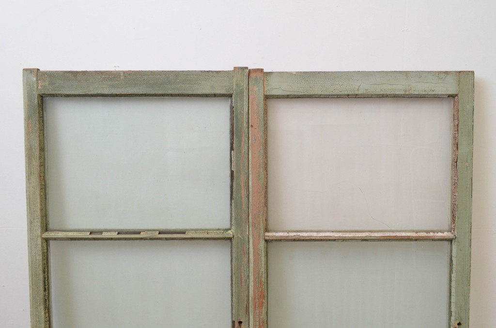 アンティーク建具　ペイント仕上げ限定　シンプルなデザインでインテリアに取り入れやすいペイントガラス窓2枚セット(引き戸、ガラス戸)(R-067192)