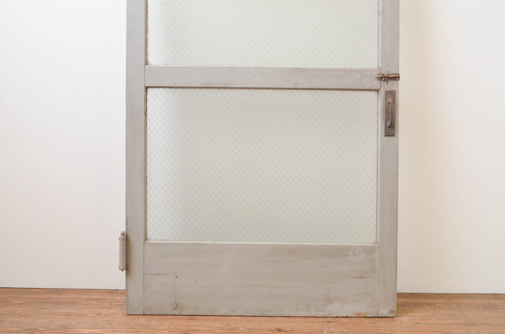 アンティーク建具　ペイント仕上げ限定　レトロな雰囲気づくりにおすすめ!ワイヤーメッシュ入りの大きなガラス扉1枚(ドア、木製扉)(R-066780)