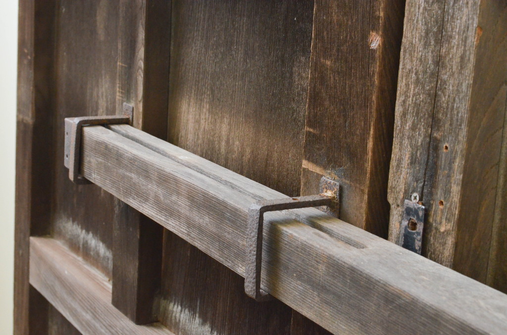 アンティーク建具　高級品!!　総欅(ケヤキ)材　一枚板　経年により深みを増した木色が趣ある門扉1対(2枚セット、木製扉、蔵戸、玄関戸)(R-066787)