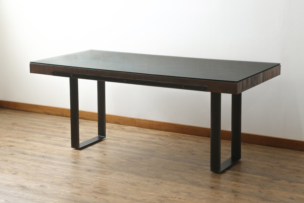 中古 ビーナ(bina) グラハム(GRAHAM DINING TABLE) アスプルンド(ASPLUND)取り扱い 味わいのある古材を使用した ダイニングテーブル(2人掛け、4人掛け、食卓、作業台、サスティナビリティ)(定価約25万円)(R-065133) | ラフジュ工房