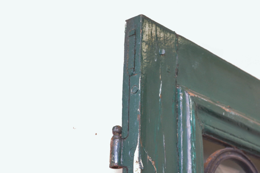 海外アンティーク　ペイント仕上げ限定　かわいらしいデザインのアイアンフェンス入り両開きドア1対2枚セット(建具、木製扉)(R-068056)