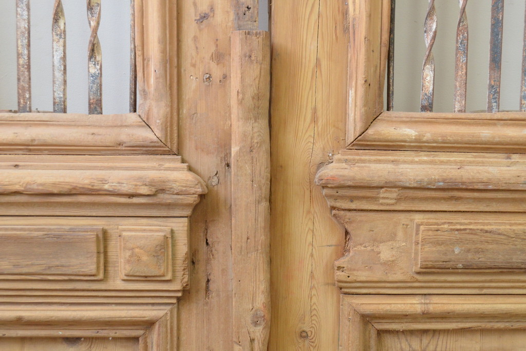 海外アンティーク　パイン材　アイアンフェンス入り両開きドア1対2枚セット(建具、木製扉)(R-068057)