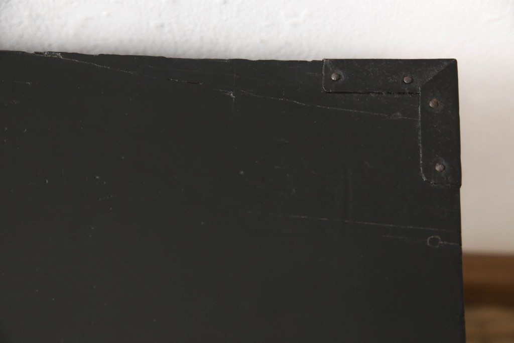 和製アンティーク　前面栗材　上品なデザインの丸金具が目を引く米沢箪笥ローチェスト(ローボード、テレビ台、テレビボード、引き出し、時代箪笥、収納タンス)(R-067323)