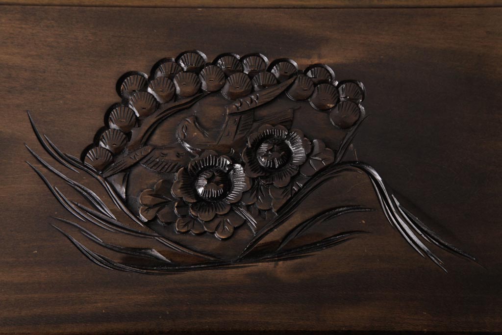 ビンテージ家具　花鳥図　埋め尽くすような花の彫刻が目を引くネストテーブル(サイドテーブル)(R-037352)