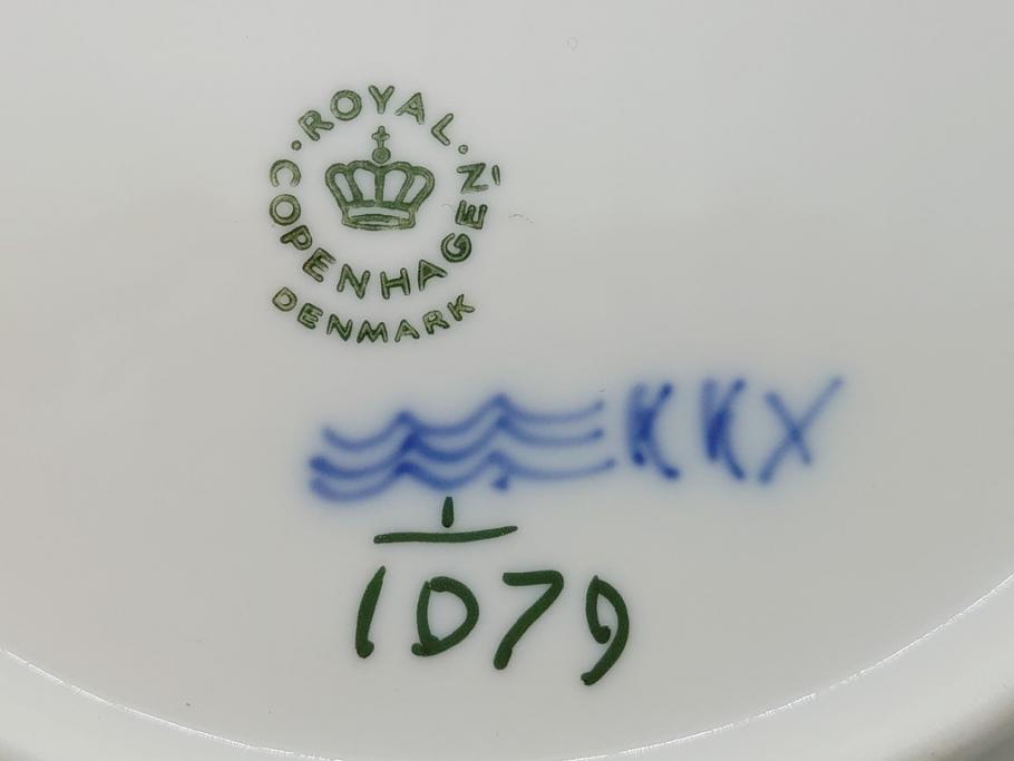 デンマーク　ROYAL　COPENHAGEN(ロイヤルコペンハーゲン)　ブルーフルーテッド　フルレース　約23cm　ディーププレート(スープディッシュ、皿、洋食器)(定価約38500円)(R-062611)