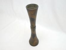 三世　秦蔵六  立鼓式　塗金銅花器　素材が持つ魅力をお楽しみいただける花瓶(金工家、平安蔵六、花入)(R-063318)