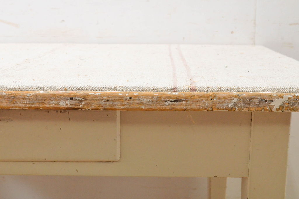 フランスアンティーク　ペイント仕上げ限定　天板グレインサックリメイク　フレンチスタイルの空間演出にぴったりの平机(テーブル、デスク)(R-060312)