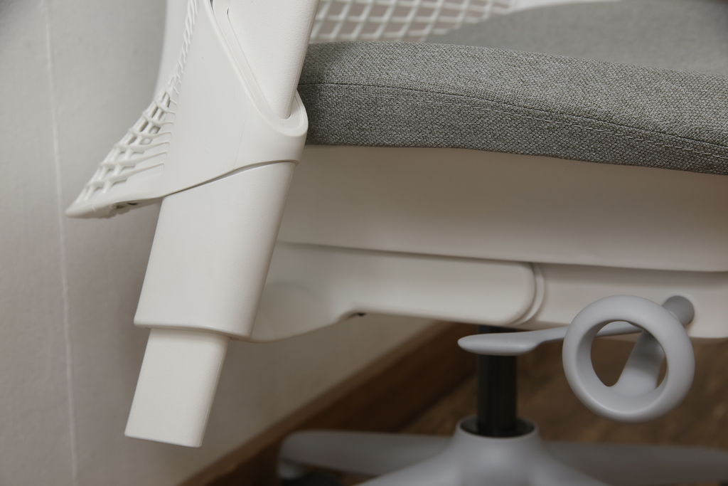 中古　美品　HermanMiller(ハーマンミラー社)　立体的な背もたれが印象的なセイルチェア(SAYL Chair)(オフィスチェア、アームチェア、ワークチェア)(R-061209)