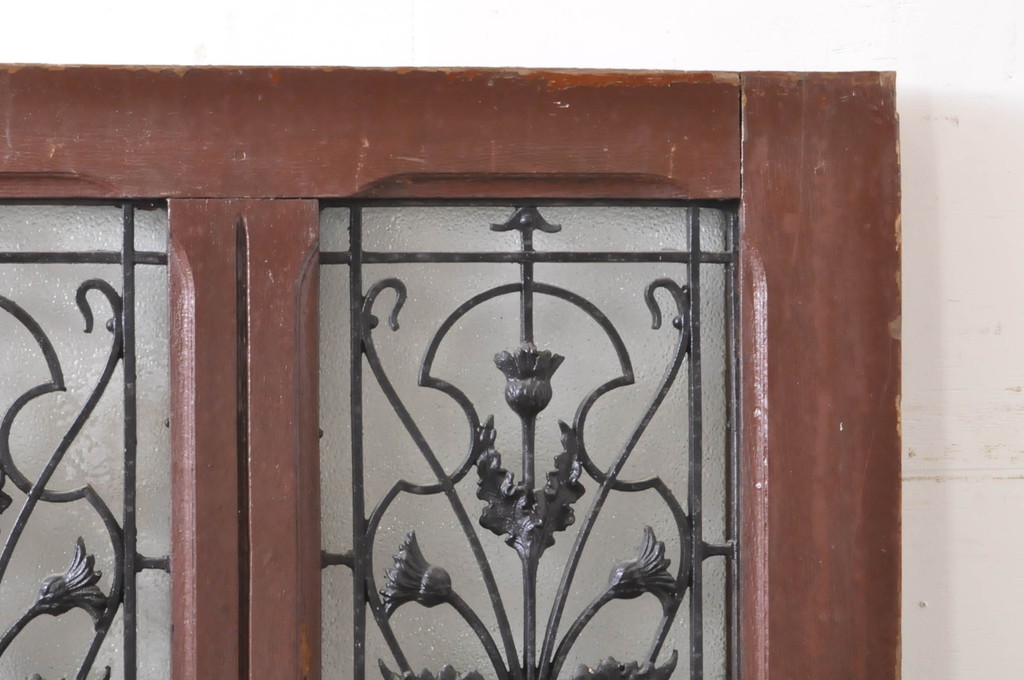海外アンティーク　ペイント仕上げ限定　品格のあるデザインのアイアンフェンス入りドア1枚(建具、木製扉)(R-068510)