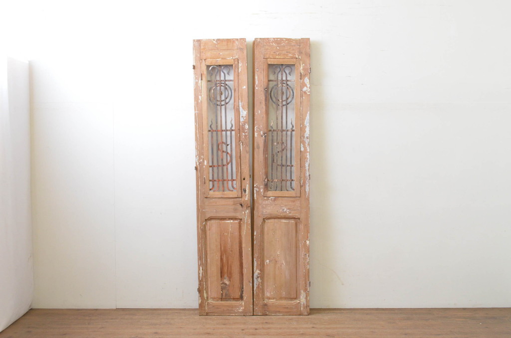 海外アンティーク　パイン材　アイアンフェンス入り背の高い両開きドア1対2枚セット(建具、木製扉)(R-068253)