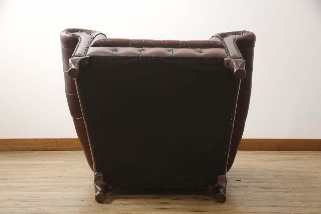中古　美品　イギリス輸入家具　本革(レザー)　重厚感のある佇まいが魅力的なウイングバックソファ(ウィングバックチェア、チェスターフィールドソファ、アームチェア、1人掛けソファ、1P)(R-063569)