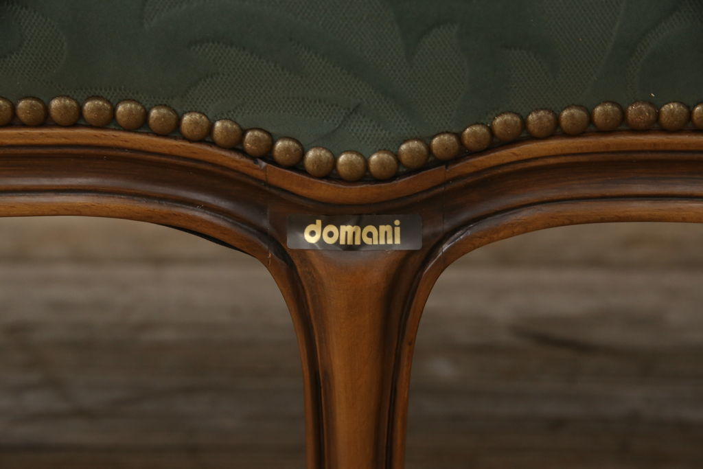中古　カリモク家具(karimoku)　domani(ドマーニ)　Louis(ルイ)XVシリーズ　落ち着いた色合いと、エレガントなデザインが魅力的な3人掛けソファ(三人掛けソファ、3P)(R-052271)