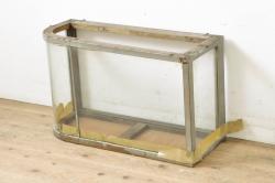 和製アンティーク　薄型　レトロな雰囲気ただようRガラス入り卓上ガラスケース(Rガラス、ショーケース、店舗什器、陳列棚、曲げガラス)(R-060242)