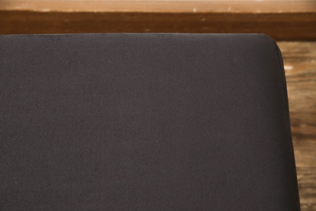 中古　展示極美品　2020年3月購入　IDEE(イデー)　DIVANCO(ディヴァンコ)　スタイリッシュなデザインが魅力の3人掛けソファ+オットマンセット(3Pソファ、三人掛けソファ)(定価約42万円)(R-055221)