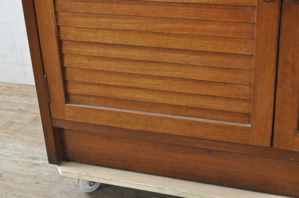 和製ビンテージ　国産　職人手造り　北欧デザイン　チーク材　ナチュラルテイストな空間におすすめのカップボード(食器棚、収納棚、戸棚、キャビネット、ヴィンテージ)(R-067671)