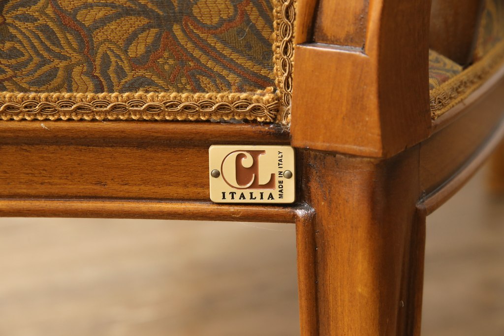 中古　美品　最高級ブランド　CLイタリア(CLItalia)　エレガントで気品あふれる佇まいが美しい2人掛けソファ(定価約140万円)(二人掛け、ベンチ、サロンチェア、セティ)(R-058111)