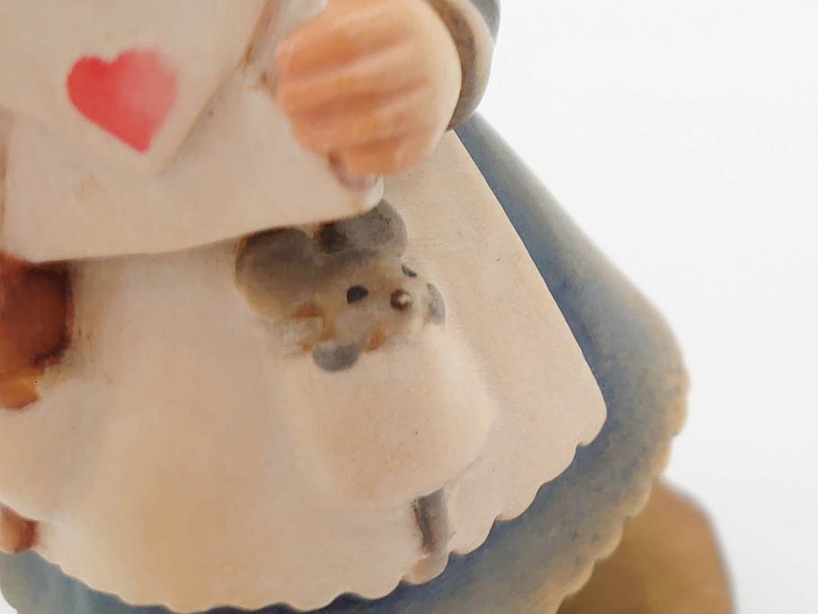 イタリア　ANRI(アンリ)　Sealed with a kiss　Juan Ferrandiz(ホアン・フェランディス)　動物たちと仲良しな様子が微笑ましい木彫り人形(置物、ウッドドール)(R-069864)