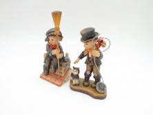 イタリア　ANRI(アンリ)　サラ&ケイ(SarahKay)　細かな所までこだわりが感じられる木彫り人形2体(ほうき、猫、置物、ウッドドール)(R-069865)