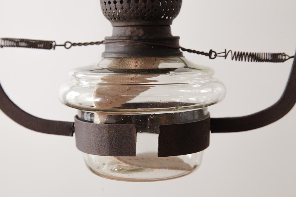 レトロ雑貨　アウトドア気分を演出するインテリアとしておすすめなオイルランプ(吊りランプ)(R-037721)