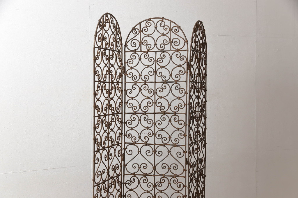 フランスアンティーク　　おしゃれなデザインが目を惹く!ロートアイアンの三連パーテーション(間仕切り、衝立て、つい立て、鉄柵)(R-067907)