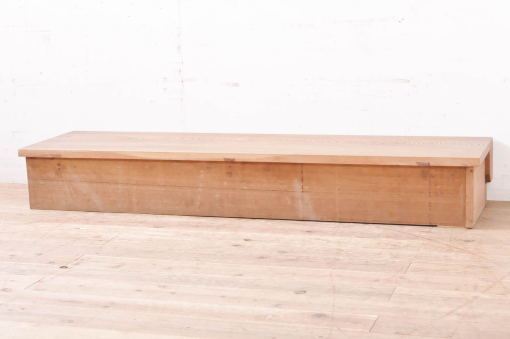 和製アンティーク　欅(ケヤキ)材　美しい杢目が目を惹くあがり框(飾り台、上がり框、ローボード、テレビ台、陳列棚)(R-067227)