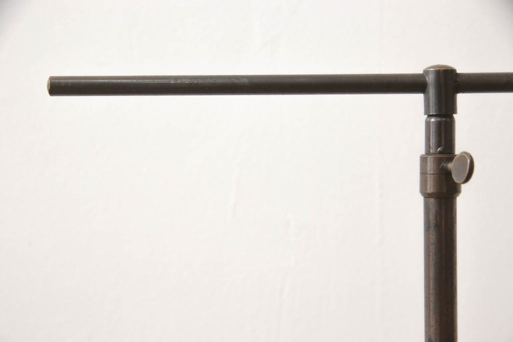 フランスアンティーク　スマートな佇まいが魅力の真鍮製ハンガーラック(ポールハンガー、ディスプレイスタンド、帽子掛け、T字型、店舗什器)(R-066022)