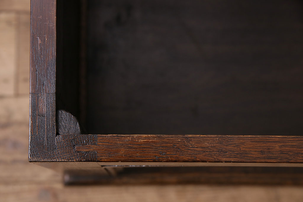 ヴィンテージ家具　イギリスビンテージ　オーク材　濃淡のある木色が存在感を放つブランケットボックス(収納箱、ローボード、センターテーブル、ダイニングベンチ)(R-042586)