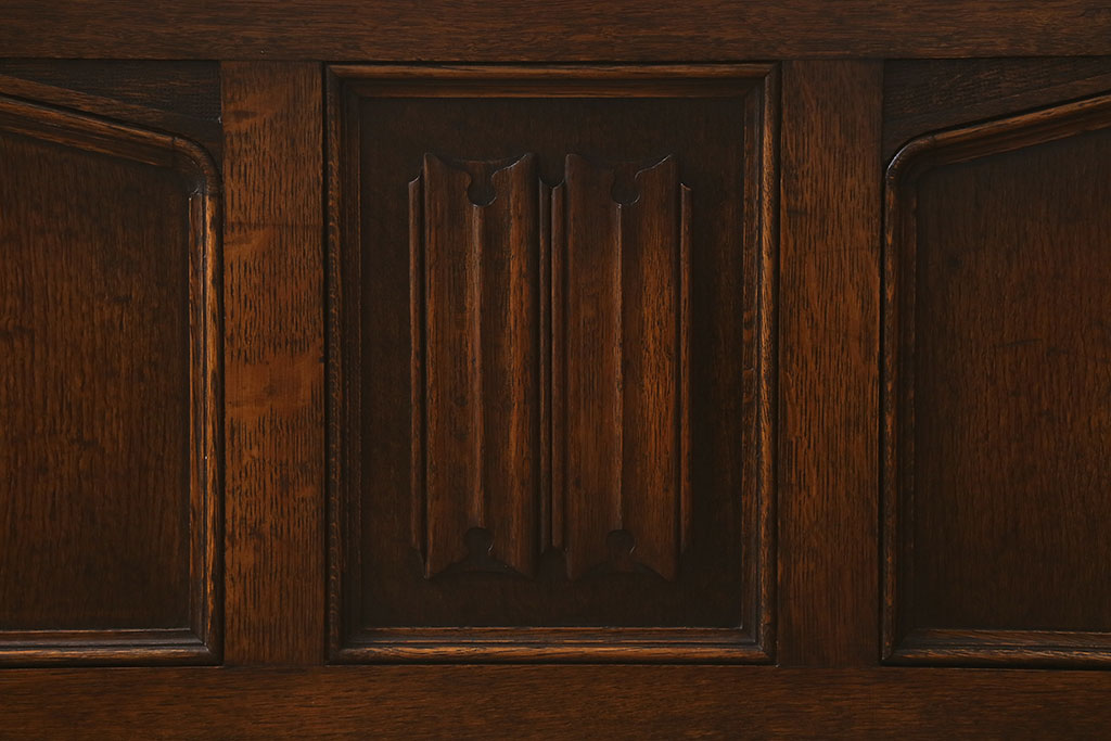 ヴィンテージ家具　イギリスビンテージ　オーク材　濃淡のある木色が存在感を放つブランケットボックス(収納箱、ローボード、センターテーブル、ダイニングベンチ)(R-042586)