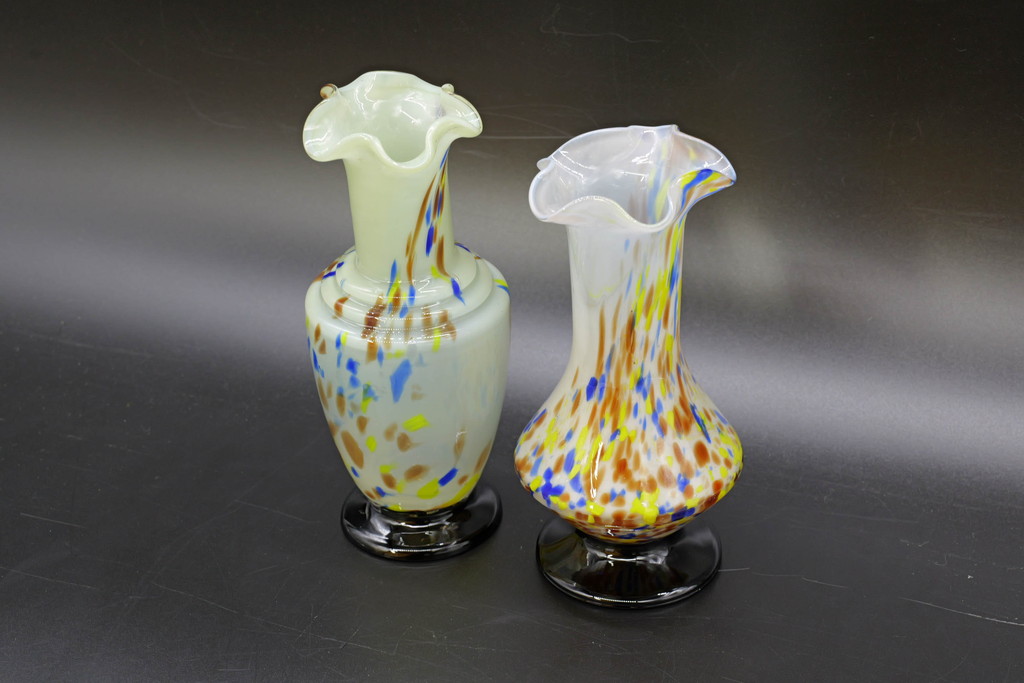 昭和レトロ　戦前　大正　 可愛らしいデザインの古いマーブルガラス花瓶2個セット(フリル、色被せ、一輪挿し、花入、花器、硝子、吹きガラス)(R-076477)