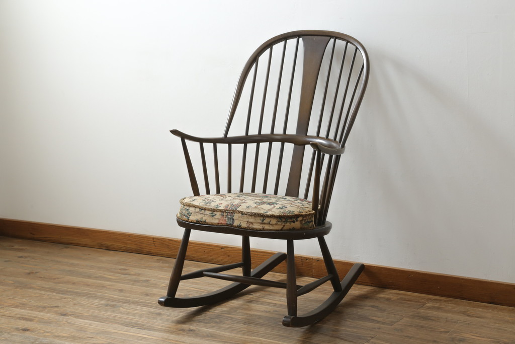 イギリスビンテージ 美品 レア品!! ERCOL(アーコール) Chairmakers Chair(チェアメーカーズチェア)  柔らかな曲線が身体を包み込むロッキングチェア(アームチェア、揺り椅子、イス、椅子、英国、ヴィンテージ)(R-075924) | ラフジュ工房