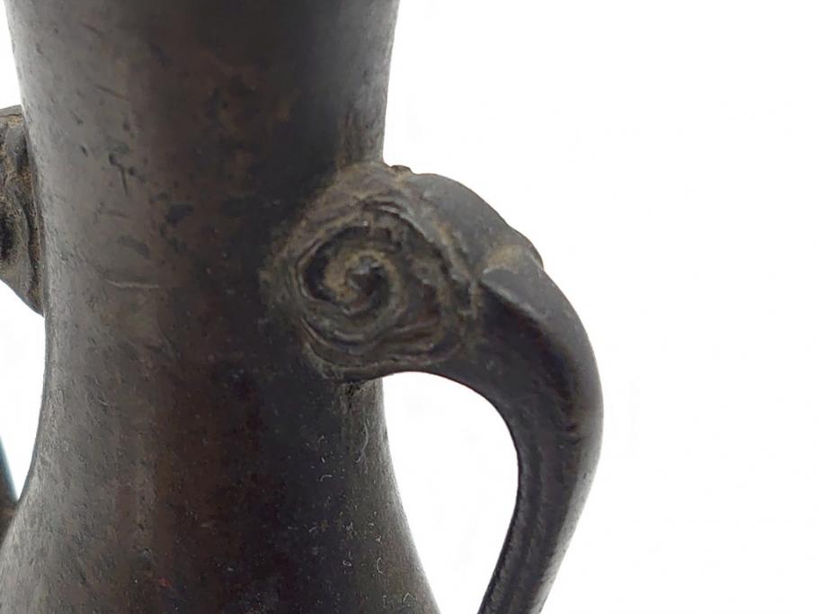 古玩　古銅　麒麟と亀の図　使い込むほどに深みが出る両取っ手付きの花瓶(花器、四つ脚、一輪挿し)(R-062050)