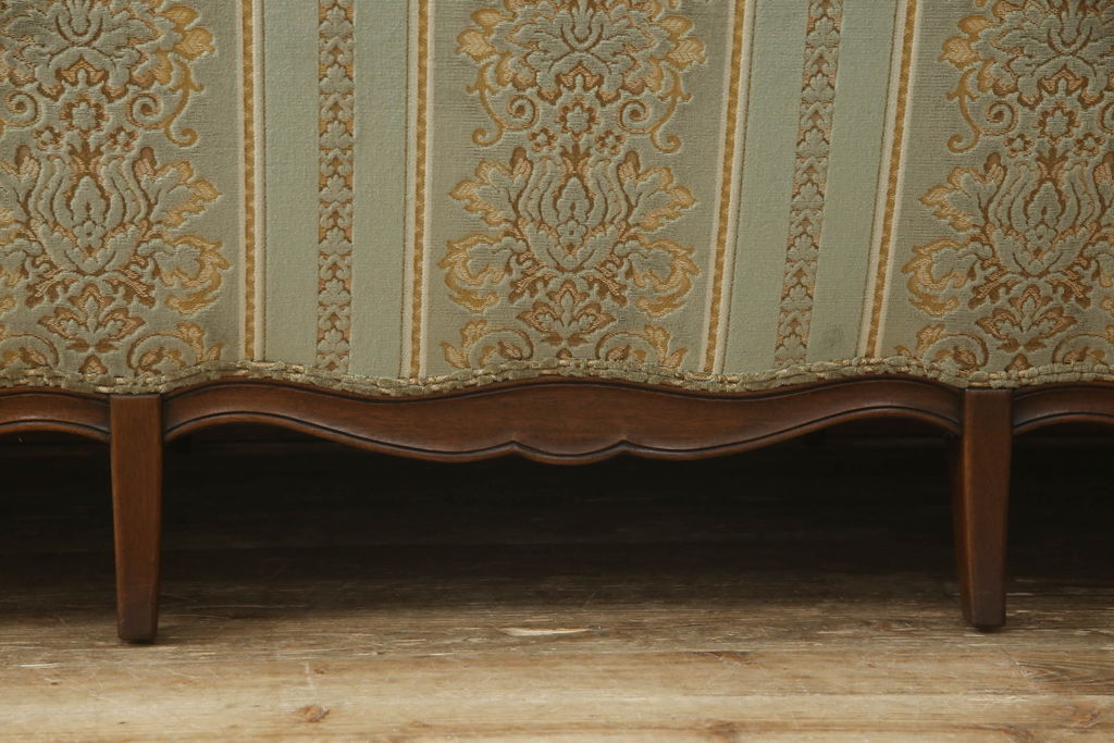 中古　美品　DREXEL HERITAGE(ドレクセルヘリテイジ)　 Upholstery(アップホルスタリー)　エレガントな空間を演出するクッション付き3人掛けソファ(三人掛け、3P)(R-057073)