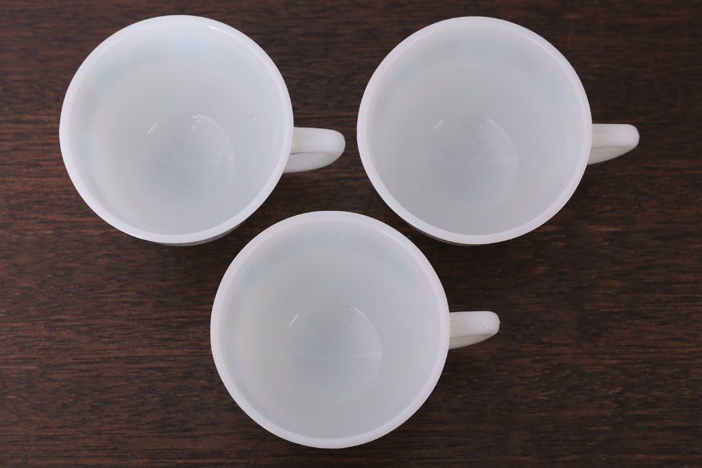 イギリスビンテージ　JAJ　パイレックス　Matchmaker(マッチメーカー)シリーズ　ミルクガラスのカップ&ソーサー&プレート(トリオ)3客セット(洋食器)(1)