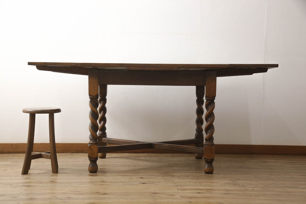 イギリスアンティーク　オーク材　ツイストレッグが特徴的なドローリーフテーブル(ダイニングテーブル、エクステンションテーブル、4人掛け、6人掛け、食卓、英国)(R-069076)