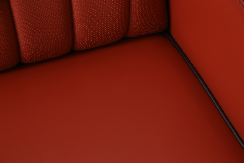中古　美品　イタリア　Formitalia(フォルミタリア)　Lamborghini(ランボルギーニ)コレクション　鮮やかな赤が目を惹く本革2人掛けソファ(レザー、2Pソファ)(定価約90万円)(R-064838)