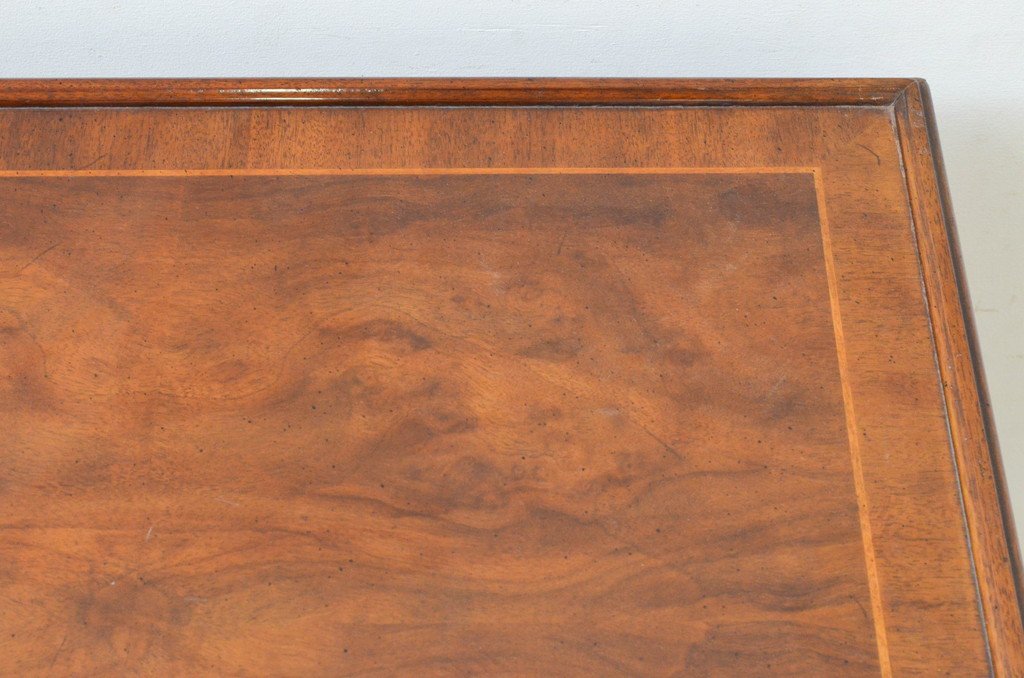 中古　DREXEL HERITAGE(ドレクセルヘリテイジ)　補助テーブル付きのクラシカルなサイドテーブル(ローテーブル、コーヒーテーブル、エンドテーブル、ナイトテーブル、飾り台)(R-069511)