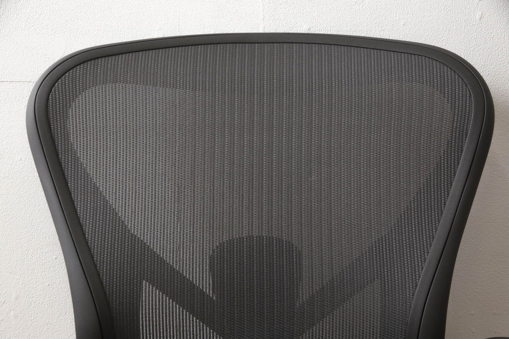中古　超美品　Hermanmiller(ハーマンミラー社)　Bサイズ　リマスタード　座り心地を追求したアーロンチェア(オフィスチェア、アームチェア、ワークチェア)(定価約22万円)(R-061278)
