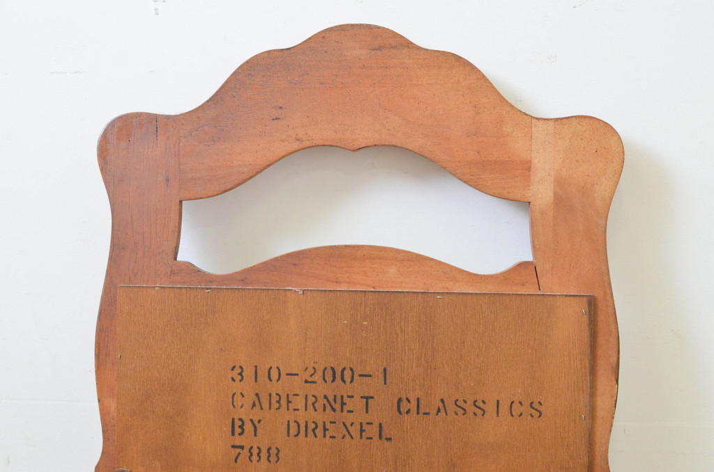 中古　美品　DREXEL HERITAGE(ドレクセルヘリテイジ)　重厚なつくりが高級感を醸し出すウォールミラー(壁掛け鏡、店舗什器)(R-069291)