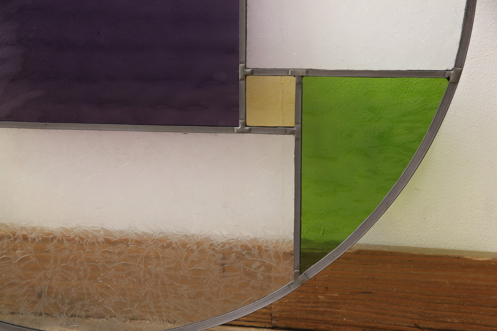 【オーダー家具実例】ラフジュ工房オリジナルステンドグラスを使用して、丸窓を当店商品を参考に、ご希望のサイズ・形にて新規製作しました!